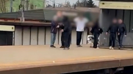 Группа подростков с ножами и электрошокерами напала на сверстников в Подмосковье