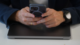 Эксперт по кибербезопасности дал советы по защите смартфона от подглядывания