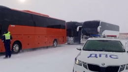 Метель в Забайкалье заблокировала десятки машин на трассе, людей эвакуируют