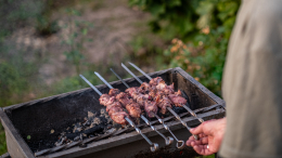 Запретный вкус шашлыка: как не получить штраф за жарку мяса в городе