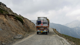 Жили недолго и несчастливо: грузовик раздавил молодоженов спустя сутки после свадьбы