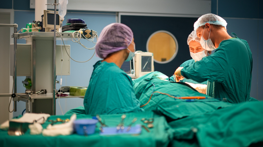 «Руки копаются в моем животе»: пациентка проснулась во время операции под наркозом
