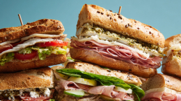 Взял с собой перекус: туриста из Таиланда задержали с сотней сэндвичей в багаже