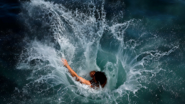 Сбежал от семьи? Мужчина спрыгнул с корабля во время круиза с родственниками