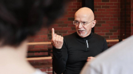 Врачи в Москве спасли итальянского режиссера после инсульта