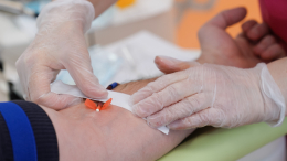 Названы неожиданные преимущества донорства крови в России