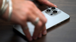 Тысячи iPhone в России превратились в «кирпичи» после обновления iOS