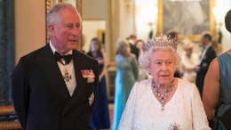 «Любимая мама»: король Карл III почтил память Елизаветы II в день ее 100-летия