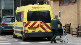 Веселье вышло из-под контроля: невесту увезли со свадьбы на скорой