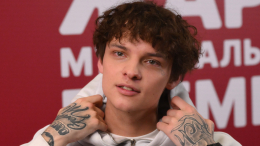 «Носите то, что удобно»: Шип призвал не слушать стилистов ради комфорта