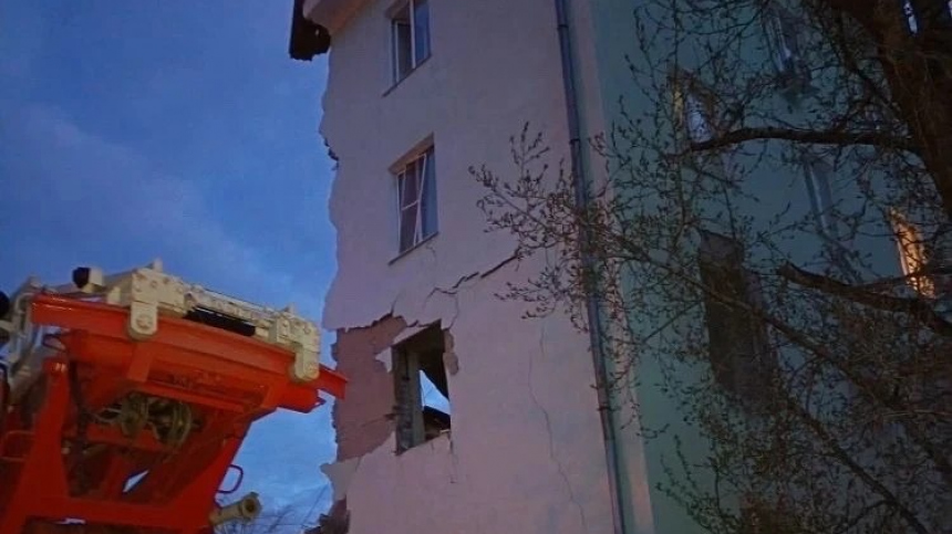 Девять взрослых и двое детей пострадали из-за обрушения дома в Сызрани