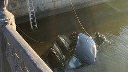 Сбил пешехода и рухнул в воду: подробности ДТП на Обводном канале в Петербурге