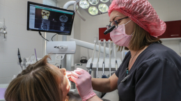 Лишилась языка: девушка приняла рак во рту за стоматит