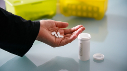 Витаминная ловушка: как обычные добавки разрушают нервную систему