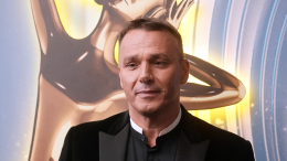 «Брючки укоротил»: Кирилл Андреев о костюме от Игоря Матвиенко и стиле