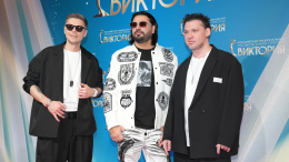 Пусть дуют в трубочку: «Корни» о пьяных артистах на концертах