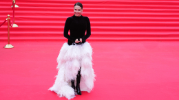 Лестница в небеса: звезды на церемонии закрытия 48-го Московского международного кинофестиваля