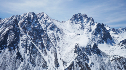 В горах Бурятии четверых туристов накрыло лавиной