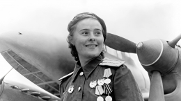 Тушь из масла, помада из жира: как красились женщины в годы Великой Отечественной войны