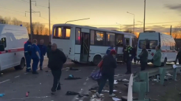 Пассажирский автобус столкнулся с фурой в Ленобласти — есть погибшие