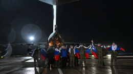 В Подмосковье приземлился самолет с вернувшимися из украинского плена российскими военными