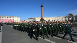 Парад Победы на Дворцовой площади Петербурга