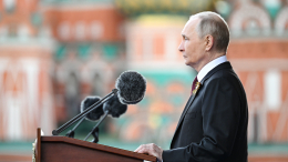 Владимир Путин начал выступление на Красной площади