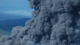 Пожар на НПЗ в Туапсе распространился на многоквартирный дом
