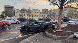 Колесо отлетело, подушки отстрелили: появились кадры с места аварии Ferrari