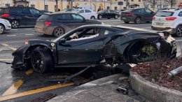 Аварию с Ferrari в Москве сняли на видео: за рулем мог быть рэпер Navai