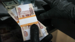 Мошенники заставили хабаровчанина лететь во Владивосток и вскрыть сейф в квартире