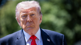 «Любовное похлопывание»: Трамп заявил о продолжении перемирия после серии ударов по Ирану