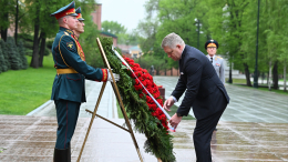 Роберт Фицо возложил венки к Могиле Неизвестного Солдата в Москве