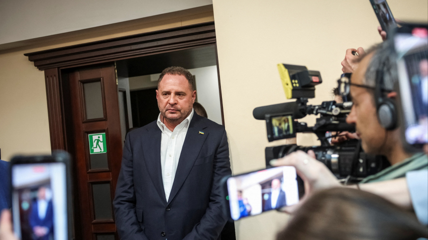 Песков: дело Ермака не повлияет на мирный процесс между Россией и Украиной