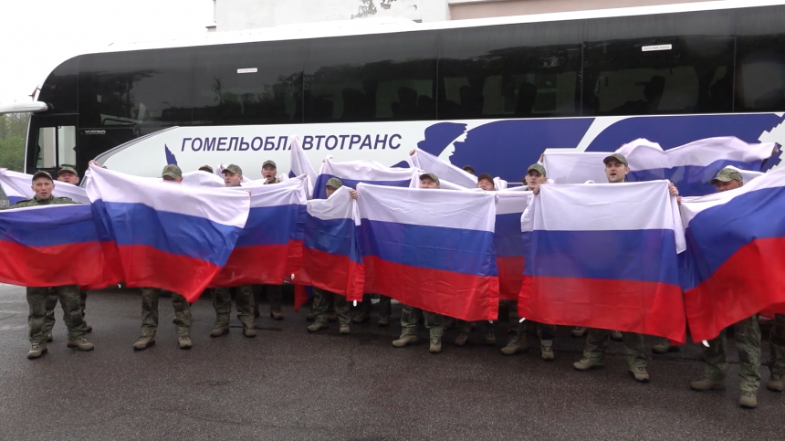 Долгожданное возвращение домой: кадры с освобожденными из плена российскими бойцами