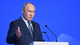 Свитшоты с цитатами Путина стали лидерами продаж на выставке в Харбине