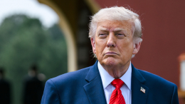 Звездные войны: Трамп опубликовал фото с инопланетянином