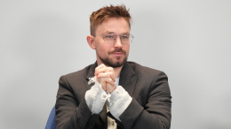 «Вскрыли режиссерским скальпелем»: Саша Петров о необычности фильма «Коммерсант»