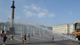 Теплее, чем в Сочи: Петербург накрыла аномальная жара