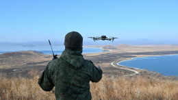 Российские FPV-дроны уничтожили гаубицу ВСУ. Лучшее видео из зоны СВО