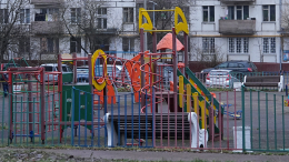Мужчина домогался девочек-подростков на детской площадке в Москве