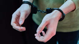 Угрожал игрушечным пистолетом: лжеполицейский ограбил ПВЗ в Ростовской области