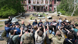 Иностранным журналистам показали поражающие элементы дронов ВСУ в ЛНР