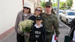 «Стал настоящим мужчиной»: мама и сестра Калюжного встретили его из армии