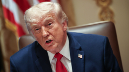 Трамп пригрозил разнести Оман в случае попыток взять под контроль Ормуз