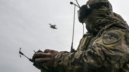 Расчеты FPV-дронов уничтожили две гаубицы ВСУ. Лучшее видео из зоны СВО