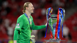 «Голова теперь чуть-чуть неровная»: Матвей Сафонов о победе в Лиге чемпионов