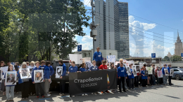 У посольств недружественных стран проходят митинги памяти жертв теракта в Старобельске
