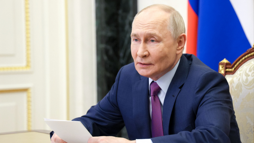 Путин: Россия чувствует себя уверенно в сфере экономики