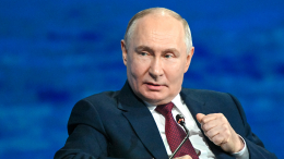 «Вы в России»: Путин пошутил после неожиданного эпизода на ПМЭФ